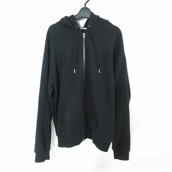 実際に弊社で買取させて頂いたCELINE/セリーヌ 21SS ルーズ ロゴフーディ ジップアップ スウェット パーカー ブラック 2Y497052H/XL