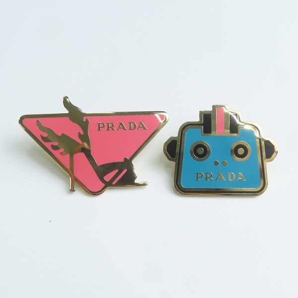 実際に弊社で買取させて頂いたPRADA/プラダ ピンバッジ 2点セット