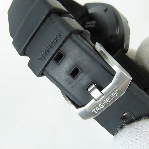 実際に弊社で買取させて頂いたTAG HEUER/タグホイヤー フォーミュラー1 フルブラック デイト キャリバー5 自動巻き 黒文字盤 腕時計 WAZ2115.FT8023の画像 5枚目