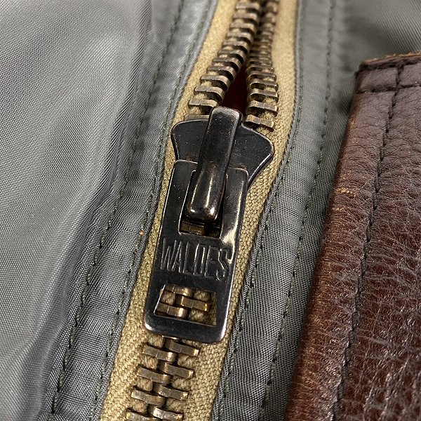 実際に弊社で買取させて頂いたコムデギャルソン ジュンヤワタナベマン×デュベティカ  ダウンベスト カーキ WH-V401/XSの画像 9枚目