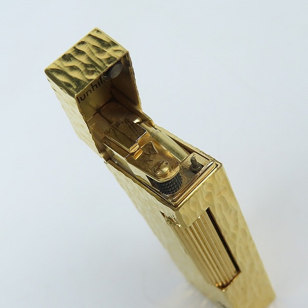 実際に弊社で買取させて頂いたDunhill/ダンヒル ガスライター サイドローラー ゴールドカラー ハンマートーン/ロゴの画像 5枚目