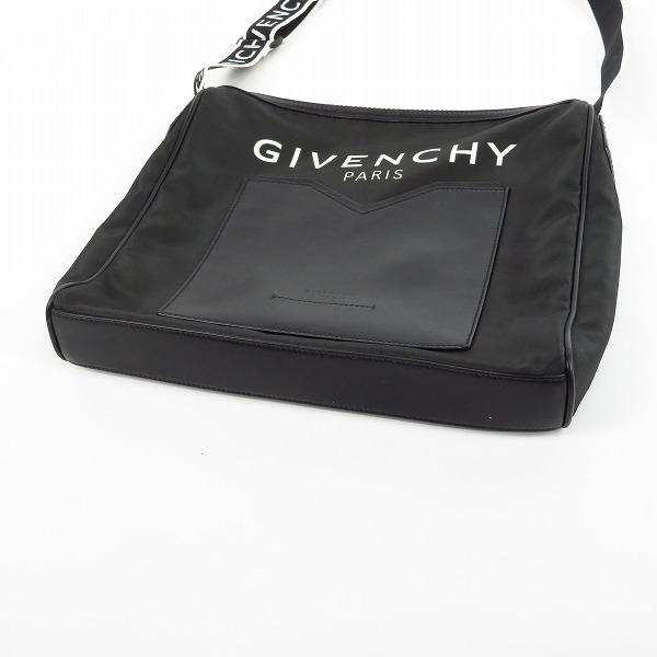 実際に弊社で買取させて頂いたGIVENCHY/ジバンシィ LIGHT 3-CROSS BODY/ナイロン クロスボディバッグ/ショルダーバッグ BK507HK0B5の画像 3枚目