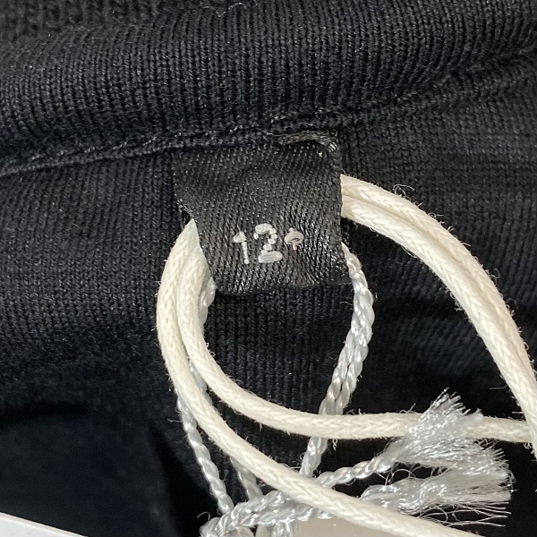 実際に弊社で買取させて頂いた【未使用】Givenchy Kids/ジバンシイ  キッズ ロゴ装飾ベルベット カーディガン  H15266の画像 3枚目