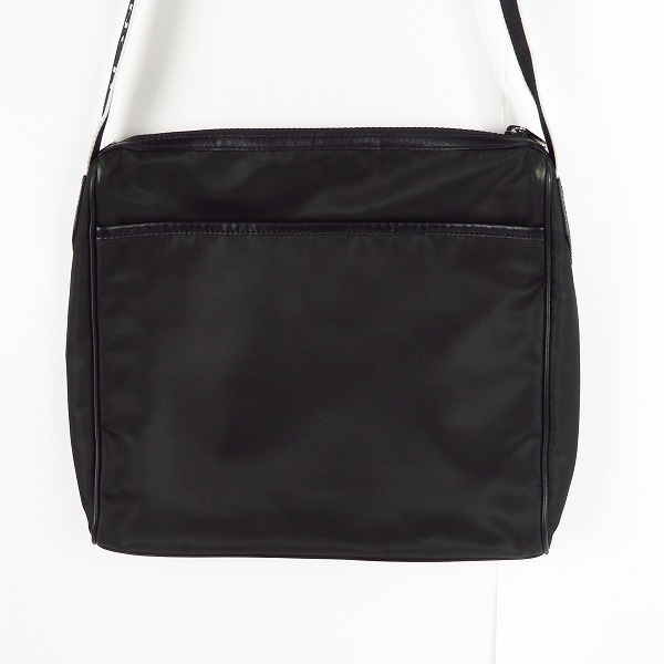 実際に弊社で買取させて頂いたGIVENCHY/ジバンシィ LIGHT 3-CROSS BODY/ナイロン クロスボディバッグ/ショルダーバッグ BK507HK0B5の画像 1枚目