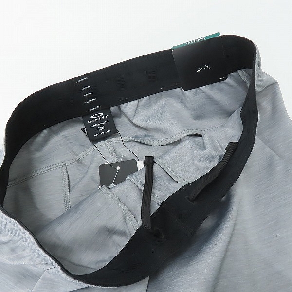 実際に弊社で買取させて頂いた【未使用】OAKLEY/オークリー トレーニングウェア OAKLEY ENHANCE 3RDG SYNCHRONISM JKT 6.7 FOA405785/FOA405840/Mの画像 4枚目
