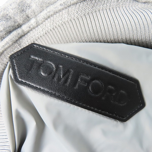 実際に弊社で買取させて頂いたTOM FORD/トムフォード ジップアップ フード ダウンベスト  グレー BY291-TFJ235/48の画像 7枚目