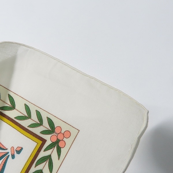 実際に弊社で買取させて頂いたHERMES/エルメス カレ90  花の植生 コットン100% 大判ストールの画像 4枚目