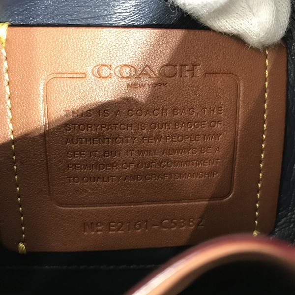 実際に弊社で買取させて頂いたCOACH/コーチ Hitch Crossbody With Varsity Stripe レザーショルダーバッグ C5382の画像 5枚目