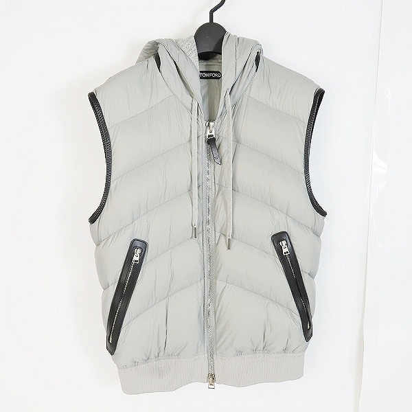 実際に弊社で買取させて頂いたTOM FORD/トムフォード ジップアップ フード ダウンベスト  グレー BY291-TFJ235/48
