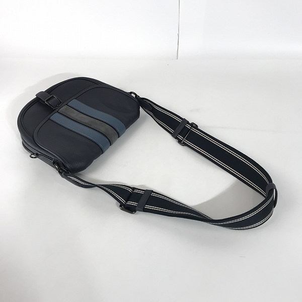 実際に弊社で買取させて頂いたCOACH/コーチ Hitch Crossbody With Varsity Stripe レザーショルダーバッグ C5382の画像 2枚目