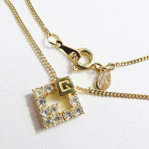 実際に弊社で買取させて頂いたGIVENCHY/ジバンシィ ロゴ スクエア ラインストーン ネックレス