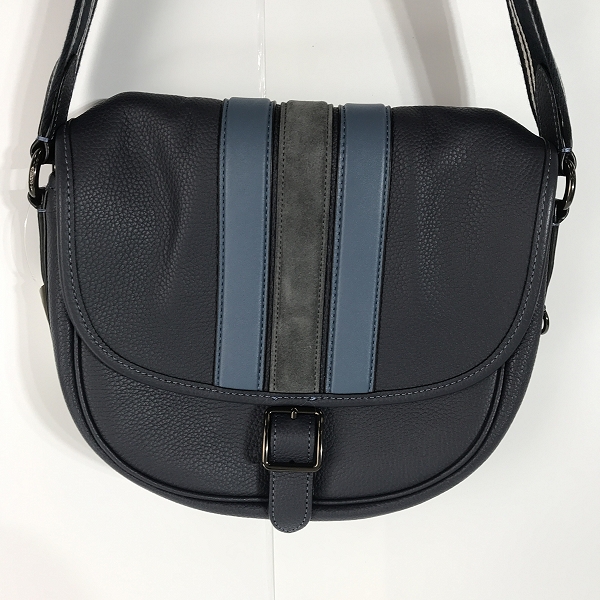 実際に弊社で買取させて頂いたCOACH/コーチ Hitch Crossbody With Varsity Stripe レザーショルダーバッグ C5382