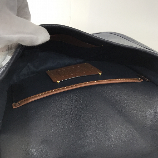 実際に弊社で買取させて頂いたCOACH/コーチ Hitch Crossbody With Varsity Stripe レザーショルダーバッグ C5382の画像 4枚目