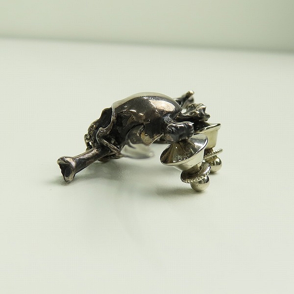 実際に弊社で買取させて頂いた【ギャラ付き】LEATHERS AND TREASURES/レザーズ&トレジャーズ スカルソード ピンバッジの画像 2枚目