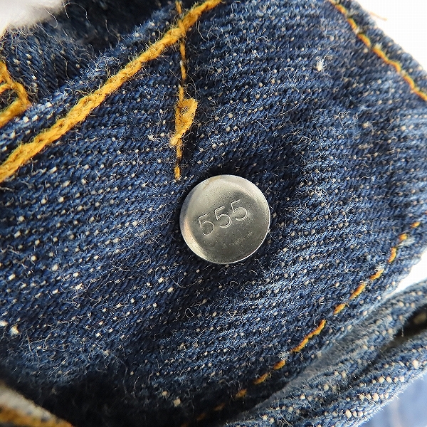 実際に弊社で買取させて頂いたLEVI'S/リーバイス 501XX 復刻 刻印555 ビッグE 赤耳 米国製 デニムパンツ 47501-0117/W33L36の画像 4枚目