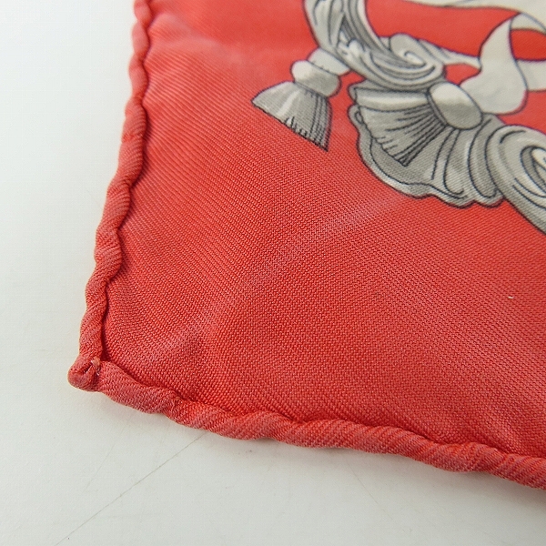 実際に弊社で買取させて頂いたHERMES/エルメス プチカレ40 FERRONNERIE 鉄細工 スカーフ/ストールの画像 3枚目