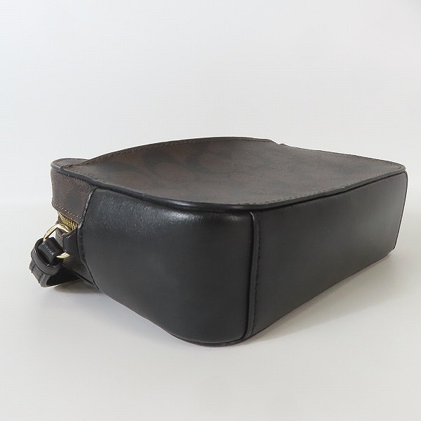 実際に弊社で買取させて頂いたCOACH/コーチ シグネチャー PVC×レザー ショルダーバッグ/カメラバッグ 91677 の画像 2枚目