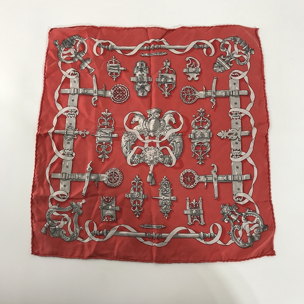 実際に弊社で買取させて頂いたHERMES/エルメス プチカレ40 FERRONNERIE 鉄細工 スカーフ/ストール