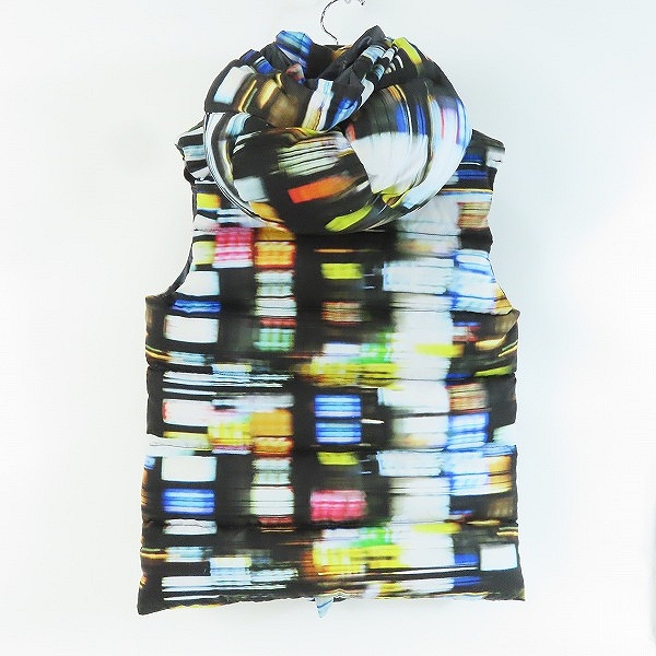 実際に弊社で買取させて頂いたANREALAGE/アンリアレイジ 12AW ネオンプリント ダウンベスト/2の画像 1枚目