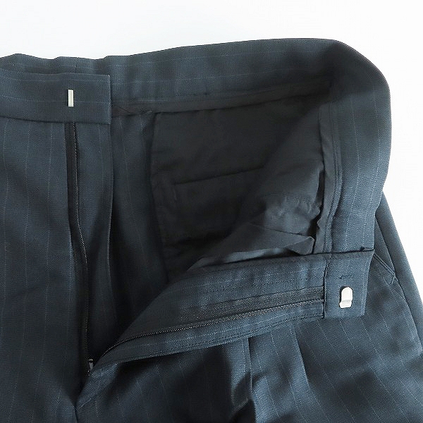実際に弊社で買取させて頂いたGIORGIO ARMANI LE COLLEZIONI/ジョルジオアルマーニ 3B セットアップ スーツ ストライプ/ ダークグレー系  50/32の画像 3枚目