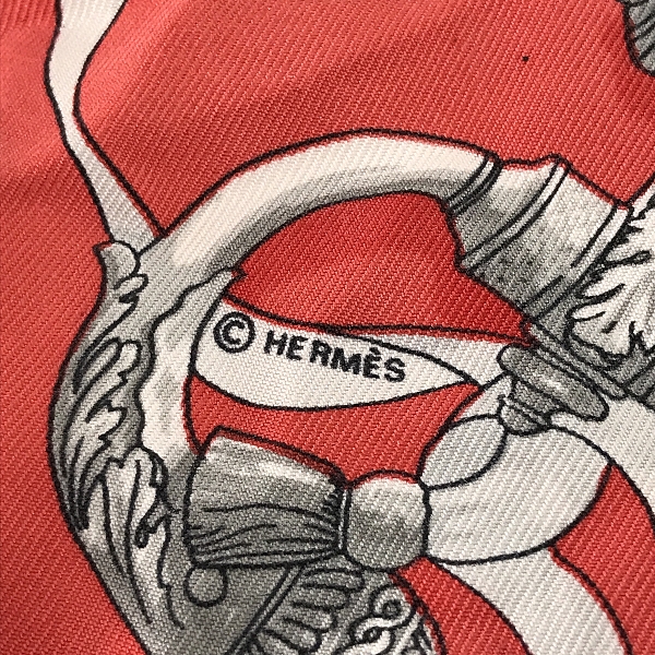 実際に弊社で買取させて頂いたHERMES/エルメス プチカレ40 FERRONNERIE 鉄細工 スカーフ/ストールの画像 2枚目