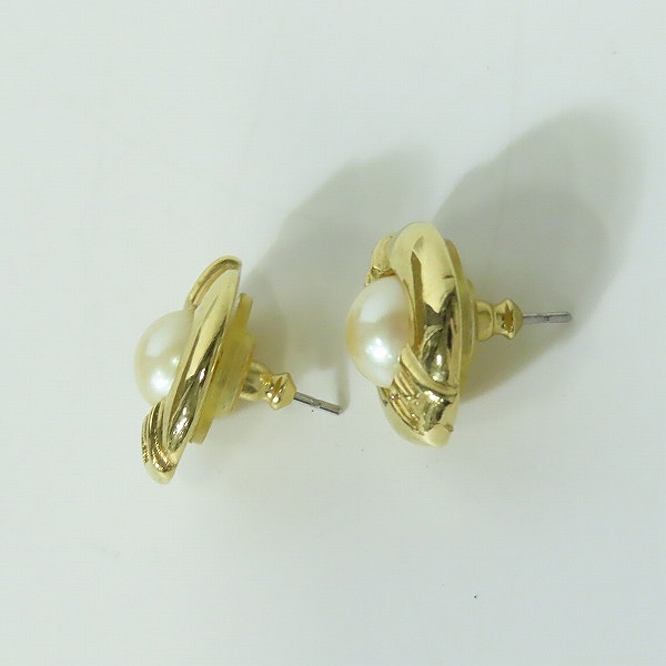 実際に弊社で買取させて頂いたGIVENCHY/ジバンシィ Gロゴ×フェイクパール ピアス ゴールドの画像 3枚目