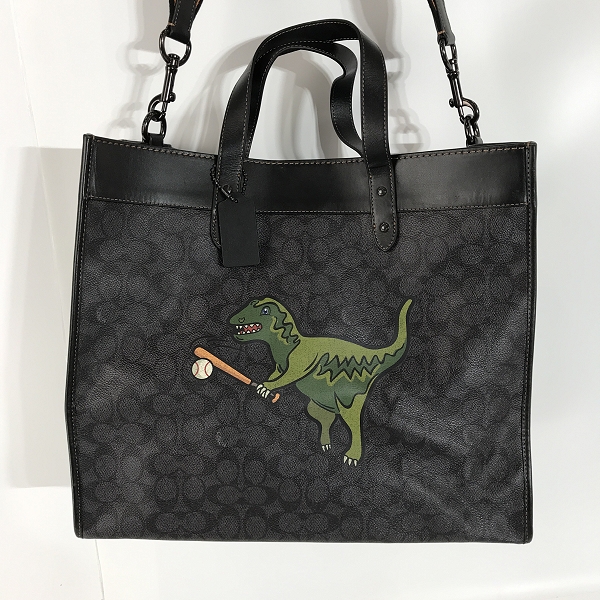 実際に弊社で買取させて頂いたCOACH/コーチ 2WAYトート レキシープレイ フィールドトートバッグ 恐竜 C4723