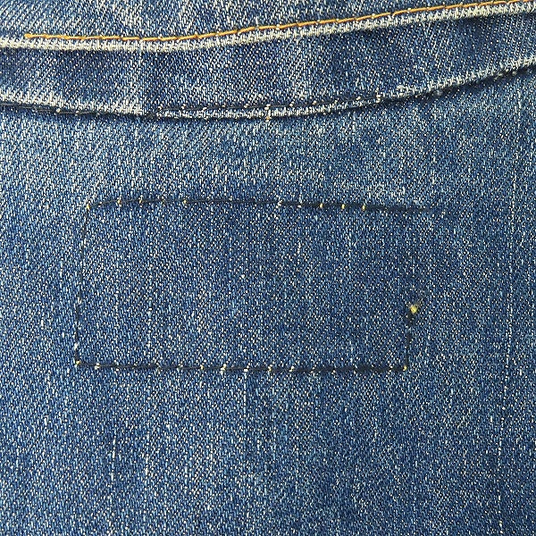 実際に弊社で買取させて頂いたLEVIS/リーバイス 刻印525 BigE 不均等V 4th ヴィンテージ/ビンテージ デニムジャケットの画像 4枚目