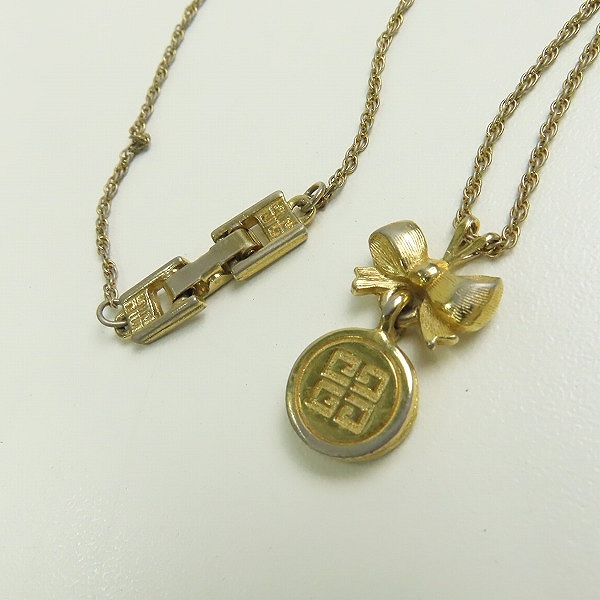 実際に弊社で買取させて頂いたGIVENCHY/ジバンシィ リボン 4Gロゴ ネックレス ゴールド
