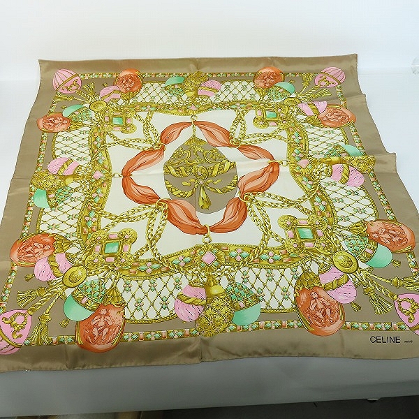 実際に弊社で買取させて頂いたCELINE/セリーヌ 宝石柄総柄 大判ストール の画像 1枚目