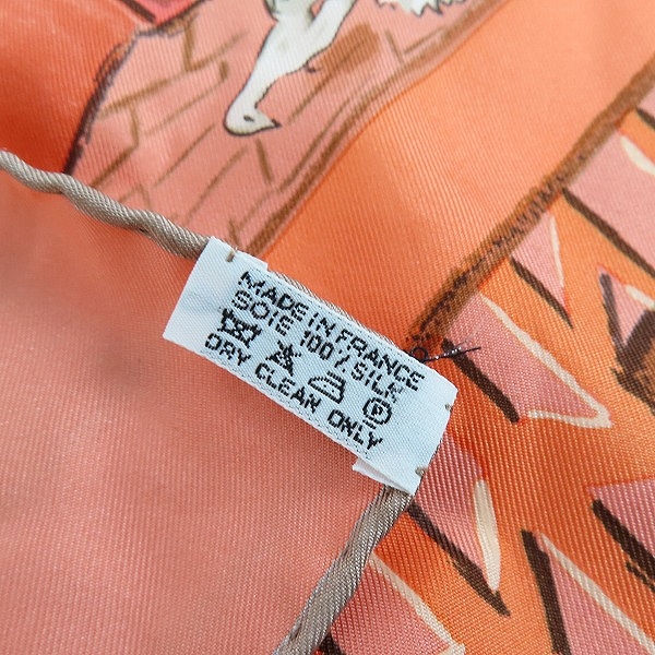 実際に弊社で買取させて頂いたHERMES/エルメス カレ90 馬小屋 シルク スカーフの画像 2枚目