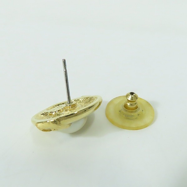 実際に弊社で買取させて頂いたGIVENCHY/ジバンシィ Gロゴ×フェイクパール ピアス ゴールドの画像 4枚目