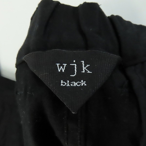 実際に弊社で買取させて頂いた【未使用】WJK black/ダブルジェーケーブラック STUDIOUS 別注ストレッチサテンカーブスキニーパンツ 118140210/2の画像 2枚目