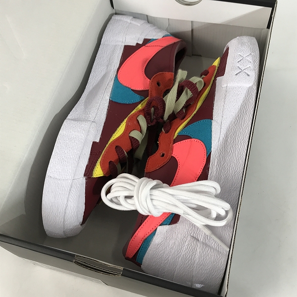 実際に弊社で買取させて頂いたNIKE×SACAI×KAWS/ナイキ×サカイ×カウズ BLAZER LOW Team Red DM7901-600/27.5の画像 6枚目