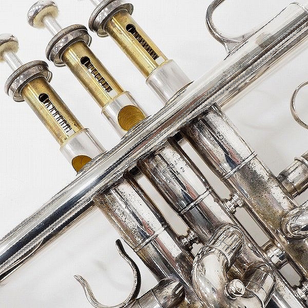 実際に弊社で買取させて頂いた★【難有り】YAMAHA/ヤマハ Custom YTR-934ML/YTR934ML トランペット シルバー ハードケース付の画像 4枚目