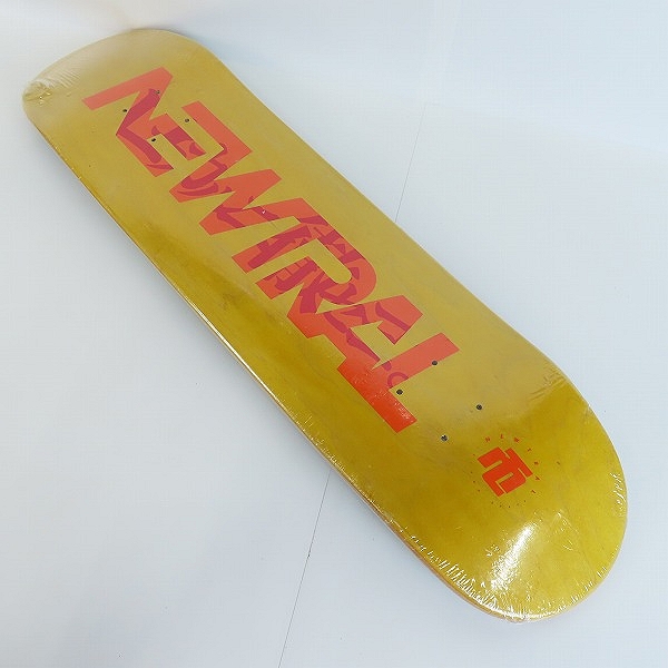 実際に弊社で買取させて頂いた【未開封】NEWTRAL ISLAND SKATE/ニュートラル アイランド スケーターズ スケートボード デッキ イエロー系