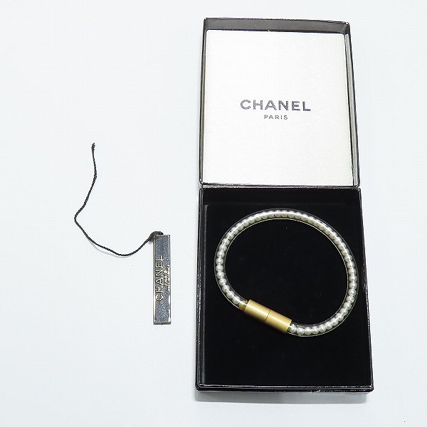実際に弊社で買取させて頂いたCHANEL/シャネル チューブブレスレット フェイクパール  00 Sの画像 9枚目