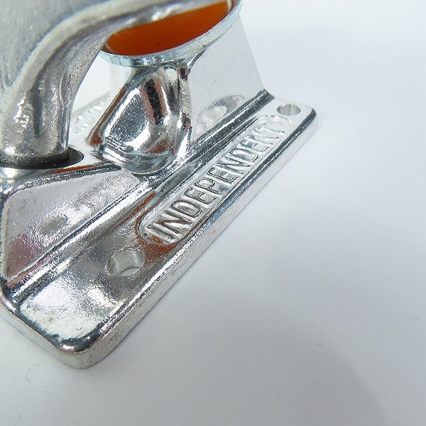 実際に弊社で買取させて頂いた(1)【未使用】INDEPENDENT/インディペンデント 139 Stage 11 Forged Hollow Silver Truck スケートボード トラックの画像 3枚目
