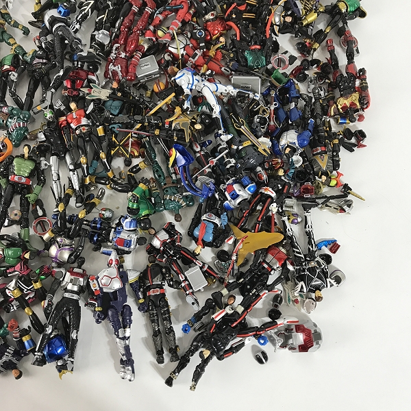 実際に弊社で買取させて頂いた【おまとめ】BANDAI/バンダイ 仮面ライダー 装着変身 他 1号/2号/ブレイド/555/カブト 等 フィギュアの画像 4枚目