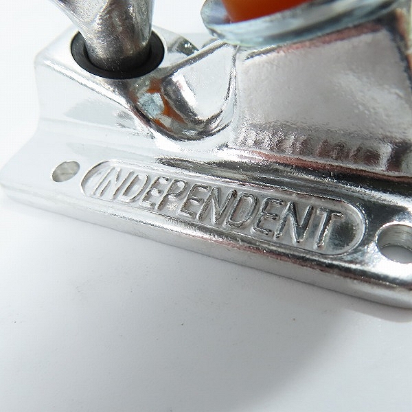 実際に弊社で買取させて頂いた(6)【未使用】INDEPENDENT/インディペンデント 144 STAGE 11 FORGED HOLLOW SILVER スケートボード トラックの画像 4枚目
