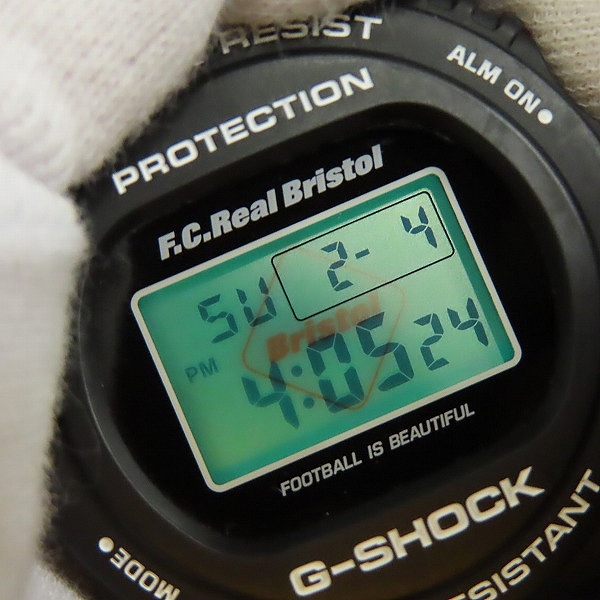 実際に弊社で買取させて頂いたG-SHOCK×F.C.Real Bristol/ジーショック×エフシーレアルブリストル クォーツ デジタル腕時計 DW-5750Eの画像 4枚目