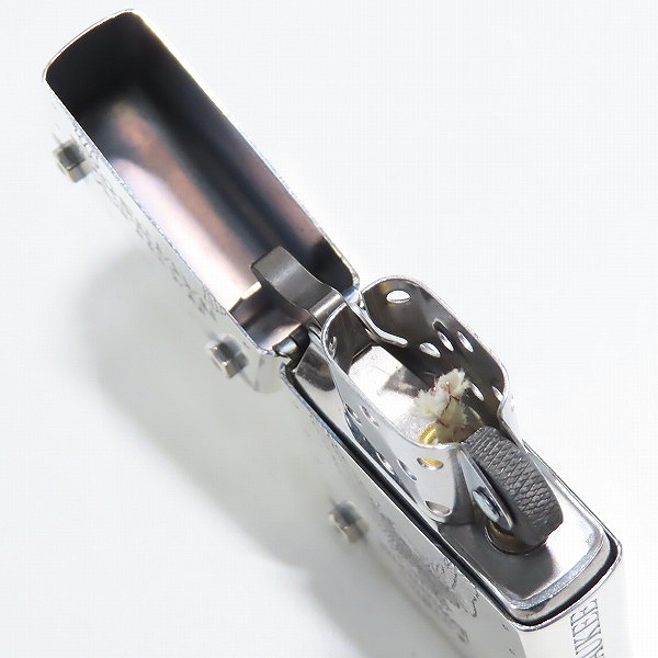 実際に弊社で買取させて頂いたZIPPO/ジッポー HARLEY-DAVIDSON/ハーレーダビッドソン MILWAUKEE IRON ナット/イーグル/2001年製の画像 4枚目