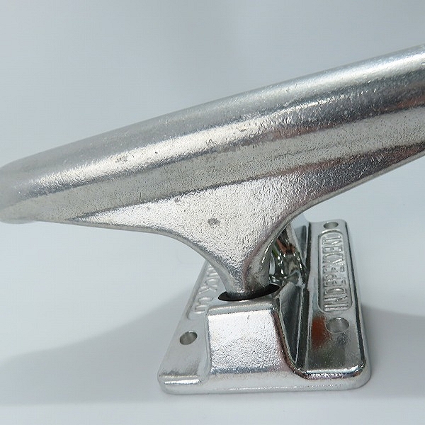 実際に弊社で買取させて頂いた(1)【未使用】INDEPENDENT/インディペンデント 144 STAGE 11 FORGED HOLLOW SILVER スケートボード トラックの画像 7枚目