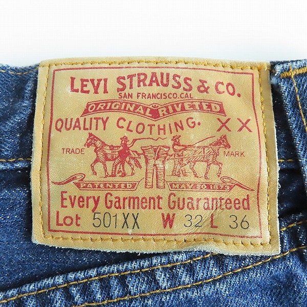 実際に弊社で買取させて頂いたLEVI'S/リーバイス 501XX 復刻 刻印555 ビッグE 赤耳 米国製 デニムパンツ 47501-0117/W32L36の画像 6枚目