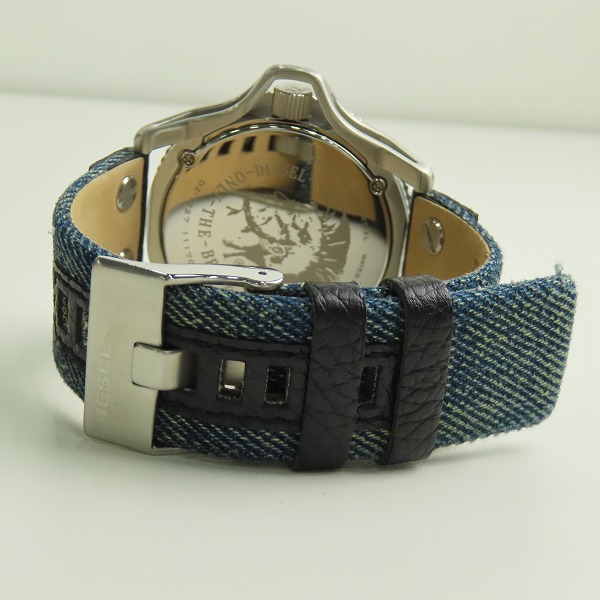 実際に弊社で買取させて頂いたDIESEL/ディーゼル デニムベルト アナログ腕時計 DZ-1727【動作未確認】の画像 2枚目