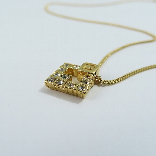 実際に弊社で買取させて頂いたGIVENCHY/ジバンシィ スクエア ラインストーン Gロゴ ゴールド加工 ネックレスの画像 3枚目