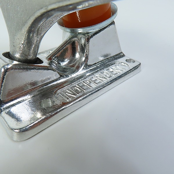 実際に弊社で買取させて頂いた(1)【未使用】INDEPENDENT/インディペンデント 144 STAGE 11 FORGED HOLLOW SILVER スケートボード トラックの画像 3枚目