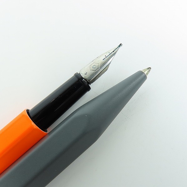 実際に弊社で買取させて頂いたCARAN D'ACHE/カランダッシュ ボールペン/万年筆 替え芯・インク付き 2点セットの画像 1枚目