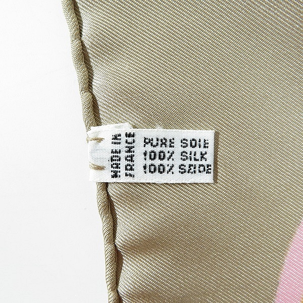 実際に弊社で買取させて頂いたCELINE/セリーヌ 宝石柄総柄 大判ストールの画像 2枚目