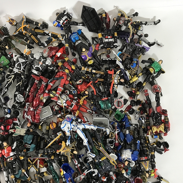実際に弊社で買取させて頂いた【おまとめ】BANDAI/バンダイ 仮面ライダー 装着変身 他 1号/2号/ブレイド/555/カブト 等 フィギュアの画像 2枚目